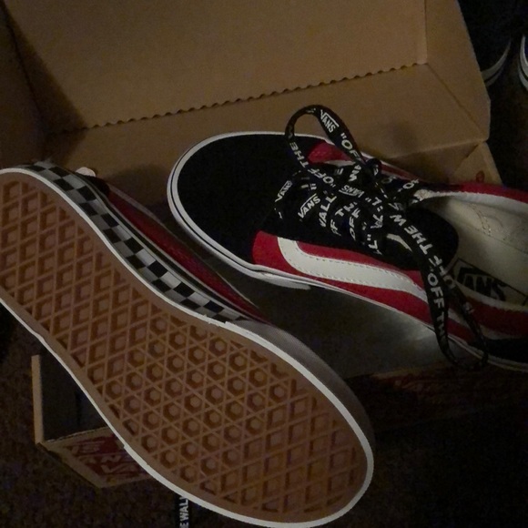 Vans - Picture 2 of 2